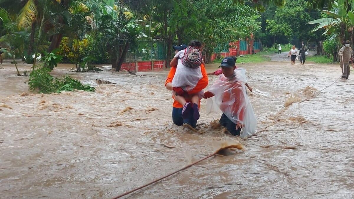 Aumentan los evacuados por las constantes lluvias en Hondura
