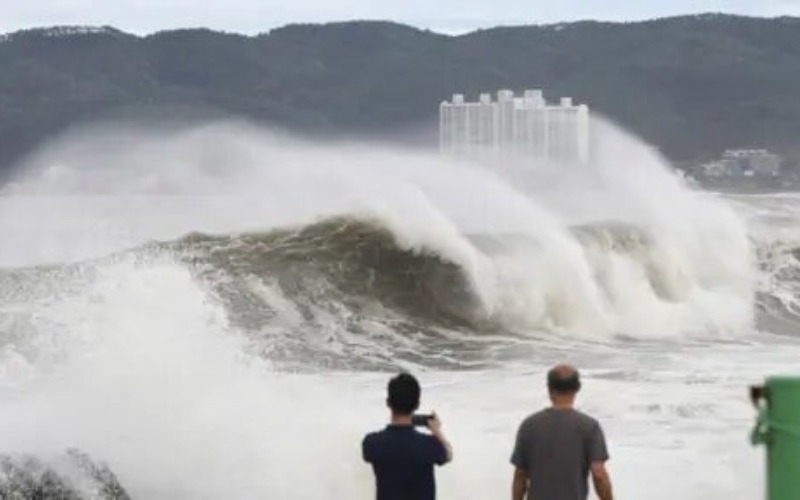 Millones de evacuados deja la llegada del tifón Muifa a China