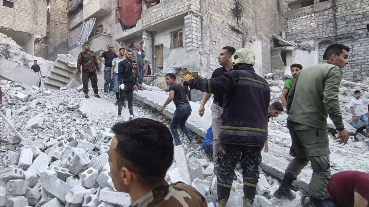 Al menos 13 fallecidos deja un derrumbe en Alepo, Siria