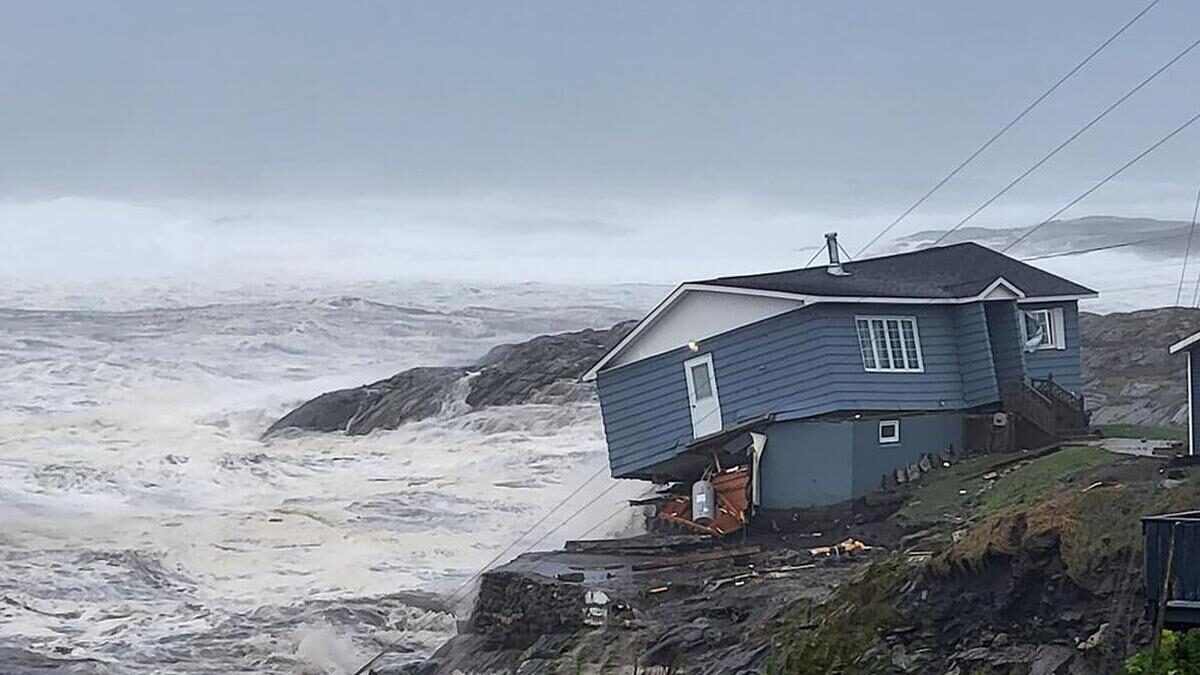 Huracán Fiona toca tierra en Canadá y deja devastadores daños
