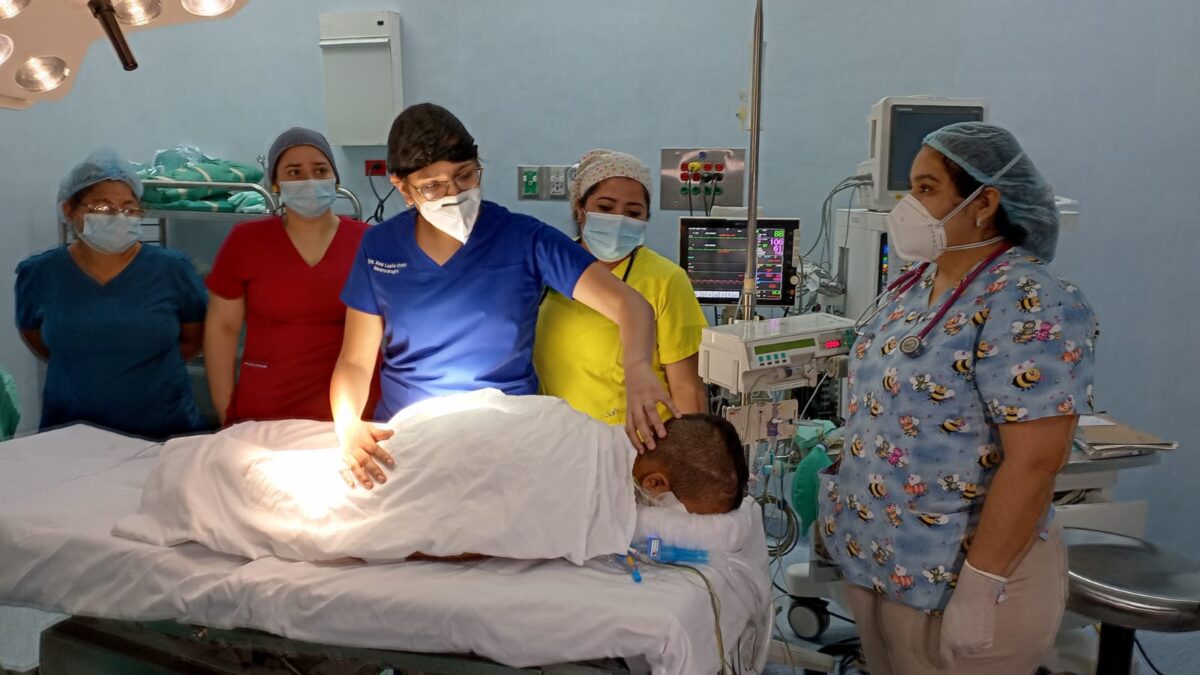 Primera jornada de cirugías neuro-oncológicas se desarrollan en el hospital La Mascota