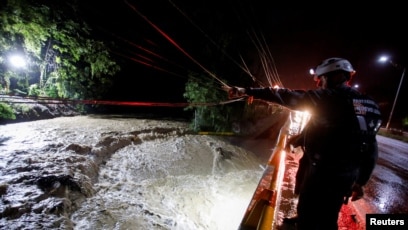 Huracán Kay ha ocasiona inundaciones y fuertes lluvias a su paso por Baja California