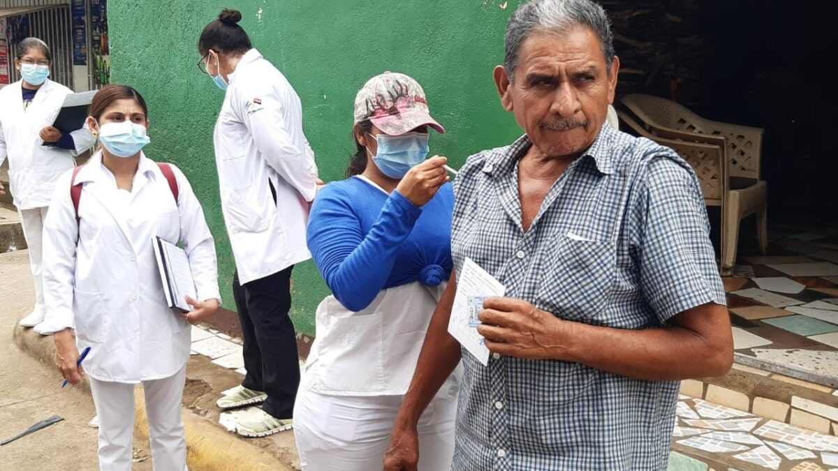Nicaragüense no dan tregua a la Covid-19 y completan esquema de vacunación