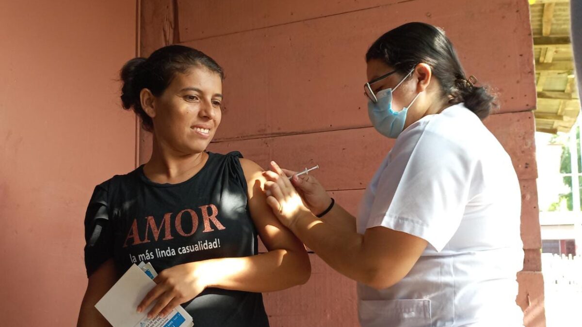 Más personas se vacunan contra la Covid-19 en los barrios del distrito II