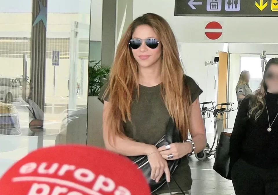Shakira arriba a Barcelona con una sonrisa después de sus líos amorosos