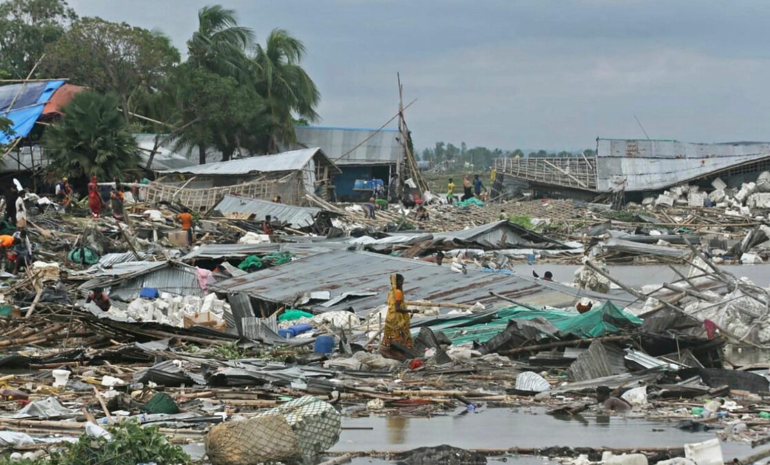 Ciclón Sitrang deja decenas de muertos en Bangladés
