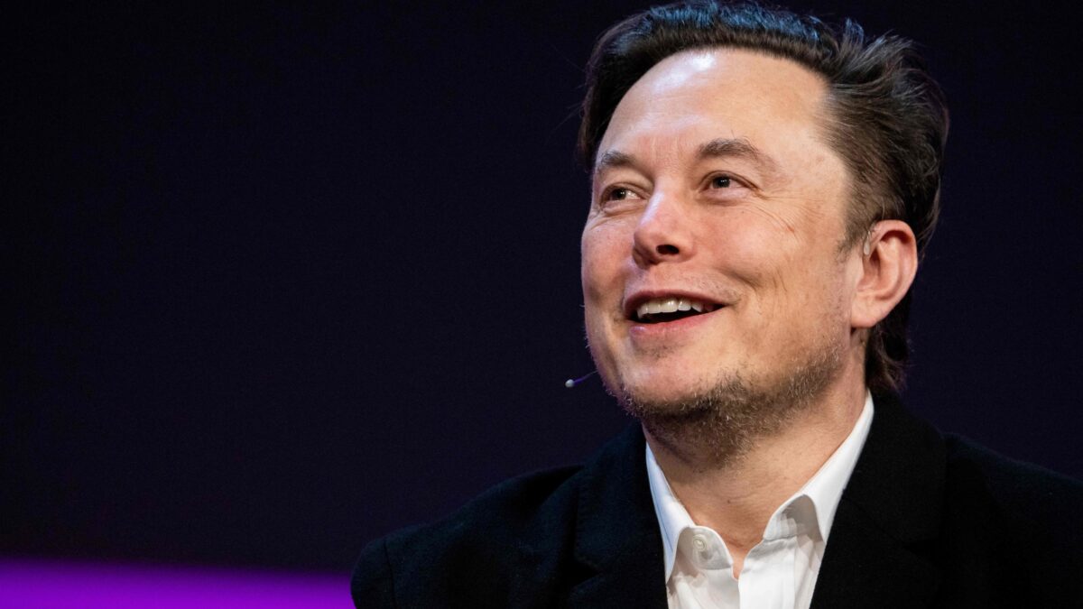 Medios reportan que Elon Musk asumió el control de Twitter