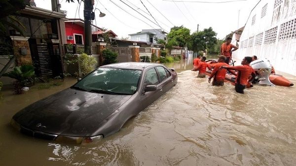 Suman 101 los decesos por la tormenta Nalgae en Filipinas
