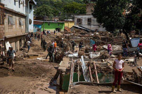 Aumenta a 50 la cifra de fallecidos por deslave en Venezuela