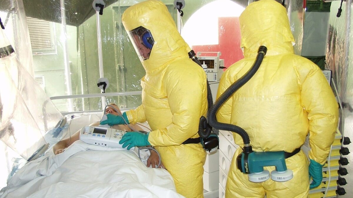 Aumentan decesos por brote de ébola en Uganda