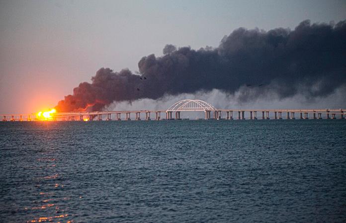 Aumentan decesos por explosión en el puente de Crimea