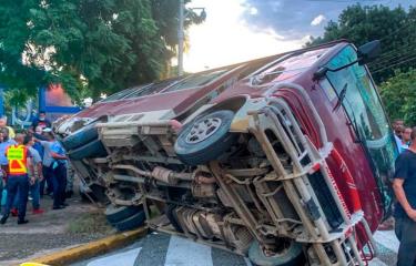 Autobús se vuelca y deja al menos dos muertos en República Dominicana