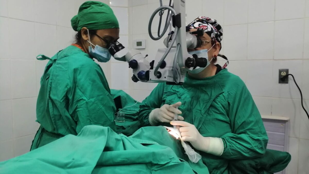 Centro Oftalmológico realiza operaciones de cataratas a personas de tercera edad