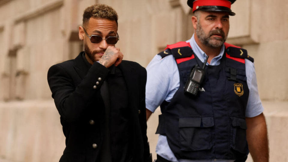 Comienza juicio contra Neymar que prevé hasta 5 años de prisión