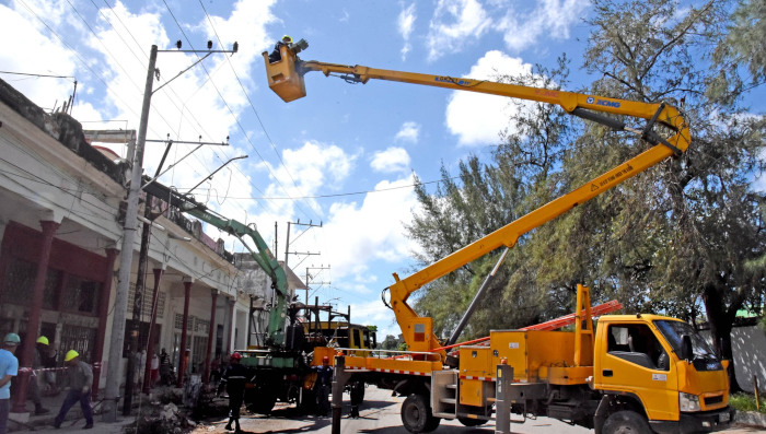 Avanzan trabajos para estabilizar el sistema eléctrico en Cuba