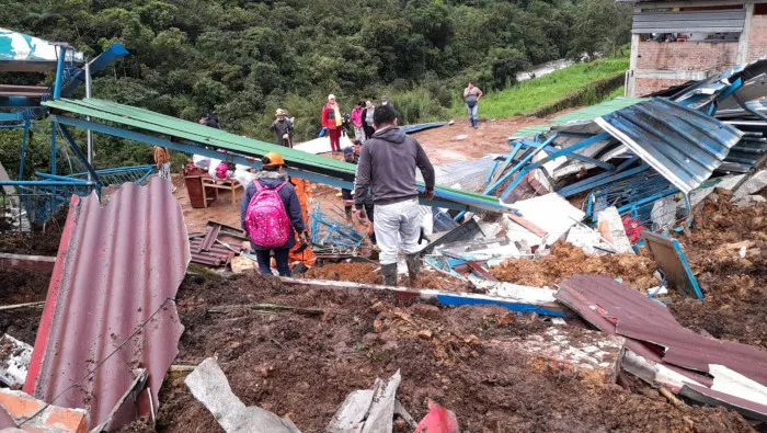 Al menos tres personas fallecidas por deslizamiento de tierra en Colombia