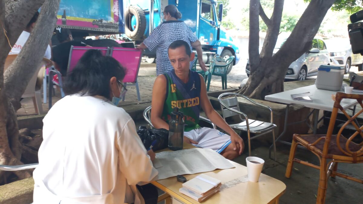 Promueven salud en las familias de Batahola Norte a través de servicios de clínica móvil