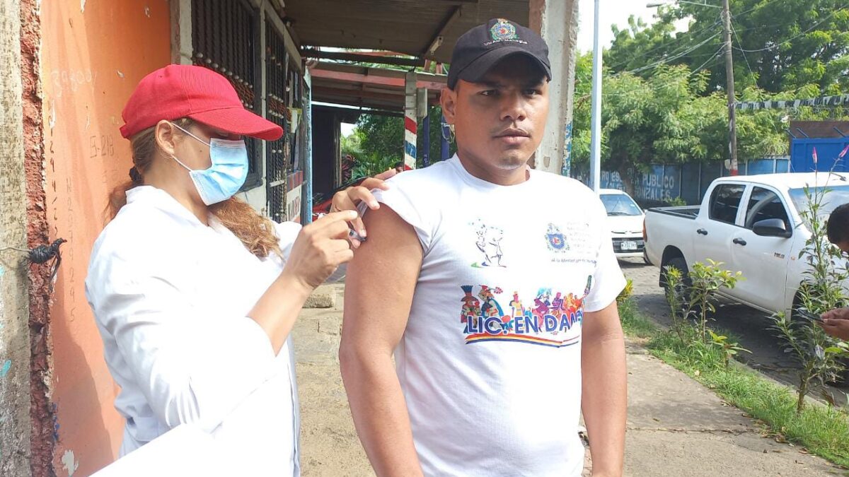 Familias de Villa Cuba se suman a completar esquema de vacunación contra la Covid-19