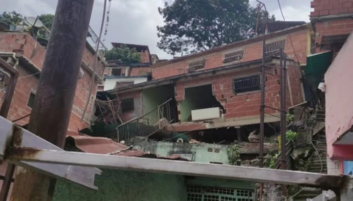 Intensas lluvias provocan inundaciones y derrumbe de viviendas en Venezuela