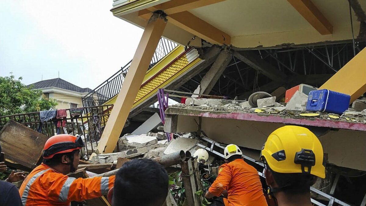 Un muerto deja fuerte sismo en el norte de Indonesia
