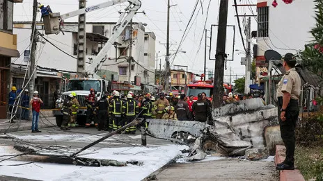 Al menos dos muertos y un herido tras caída de avioneta en Ecuador