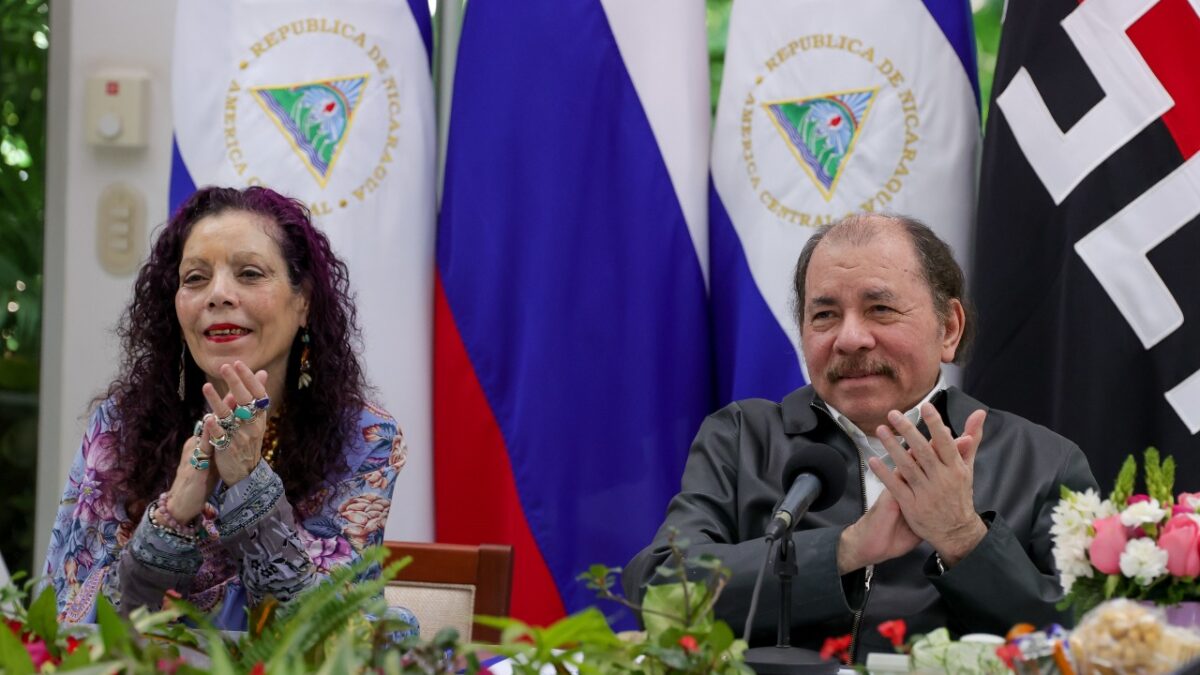 Presidente Ortega y compañera Rosario sostienen encuentro virtual con Dmitri Medvédev