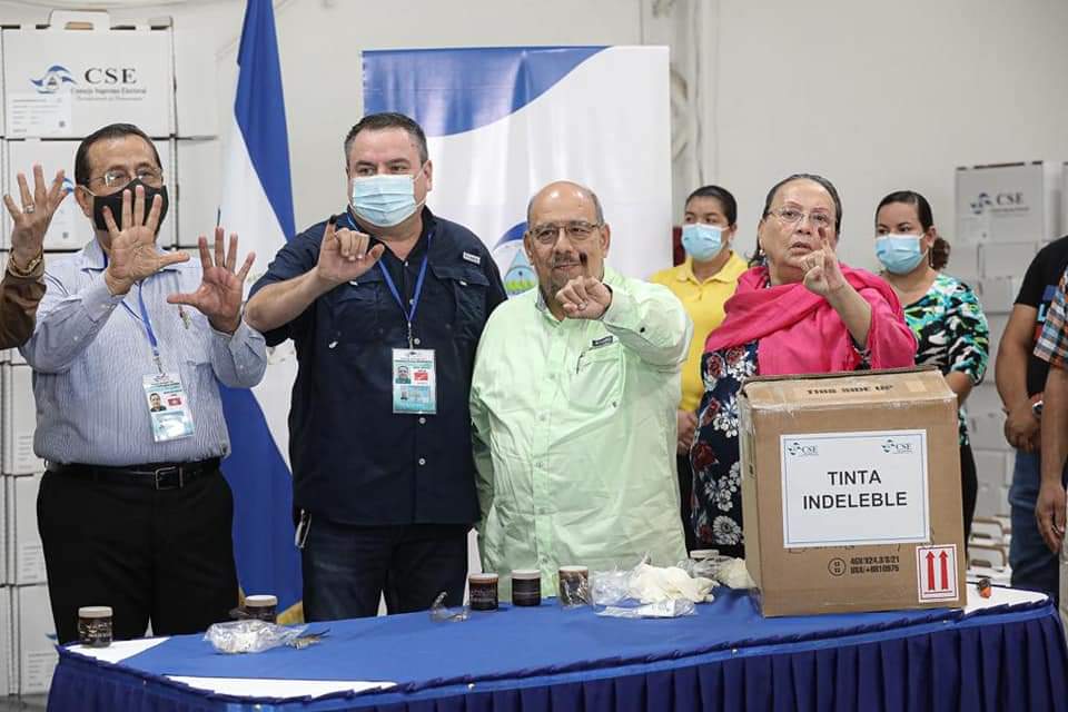 Nicaragua partidos constatan tinta indeleble para las elecciones