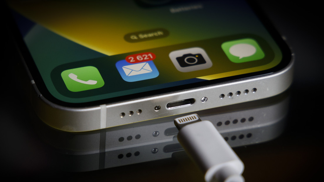 Tribunal brasileño multa a Apple por vender teléfonos sin cargador