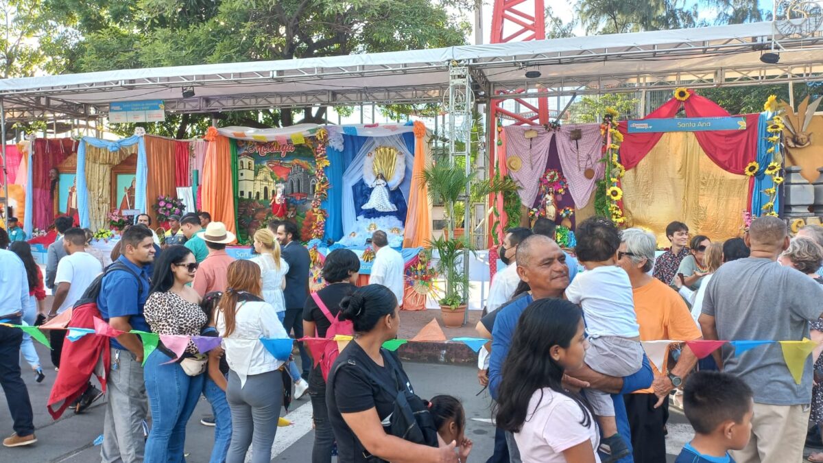 Exposición de los Santos Patrones en la Avenida Bolívar