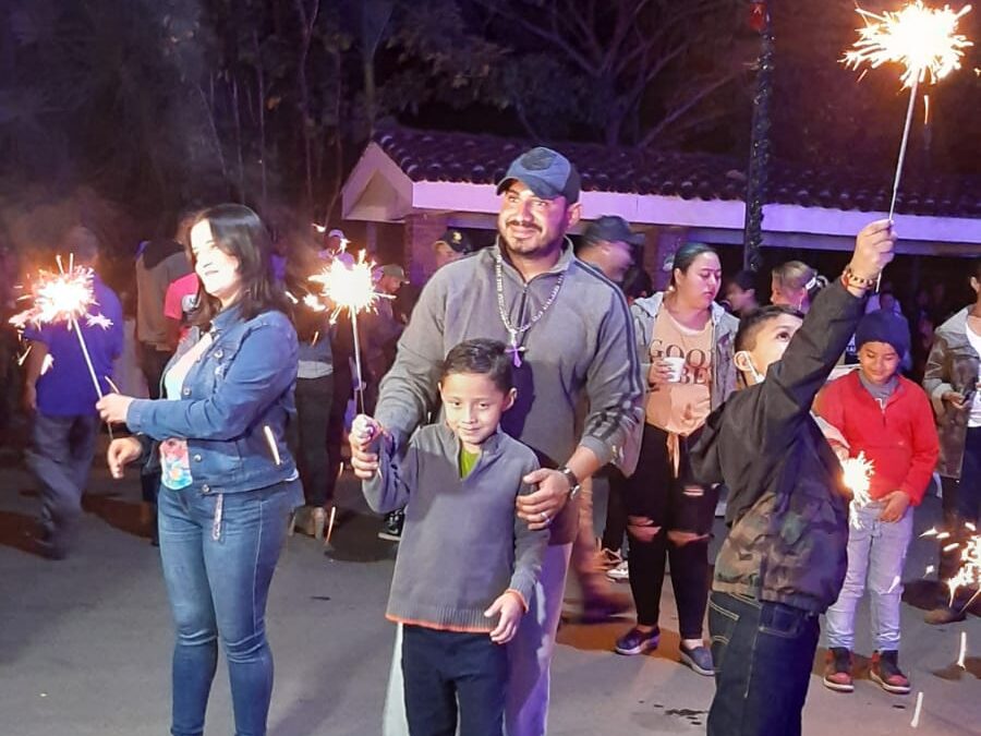 Familias disfrutan de ambientes navideños en Estelí