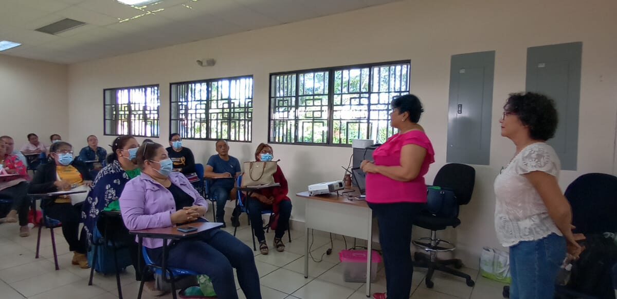 Psicólogos y psiquiatras de Nicaragua se capacitan en terapia floral de Bach