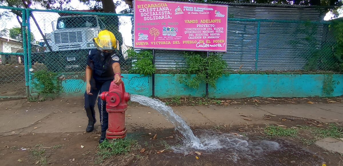 Bomberos de Nicaragua inspeccionan hidrantes en zonas del mercado Israel Lewites
