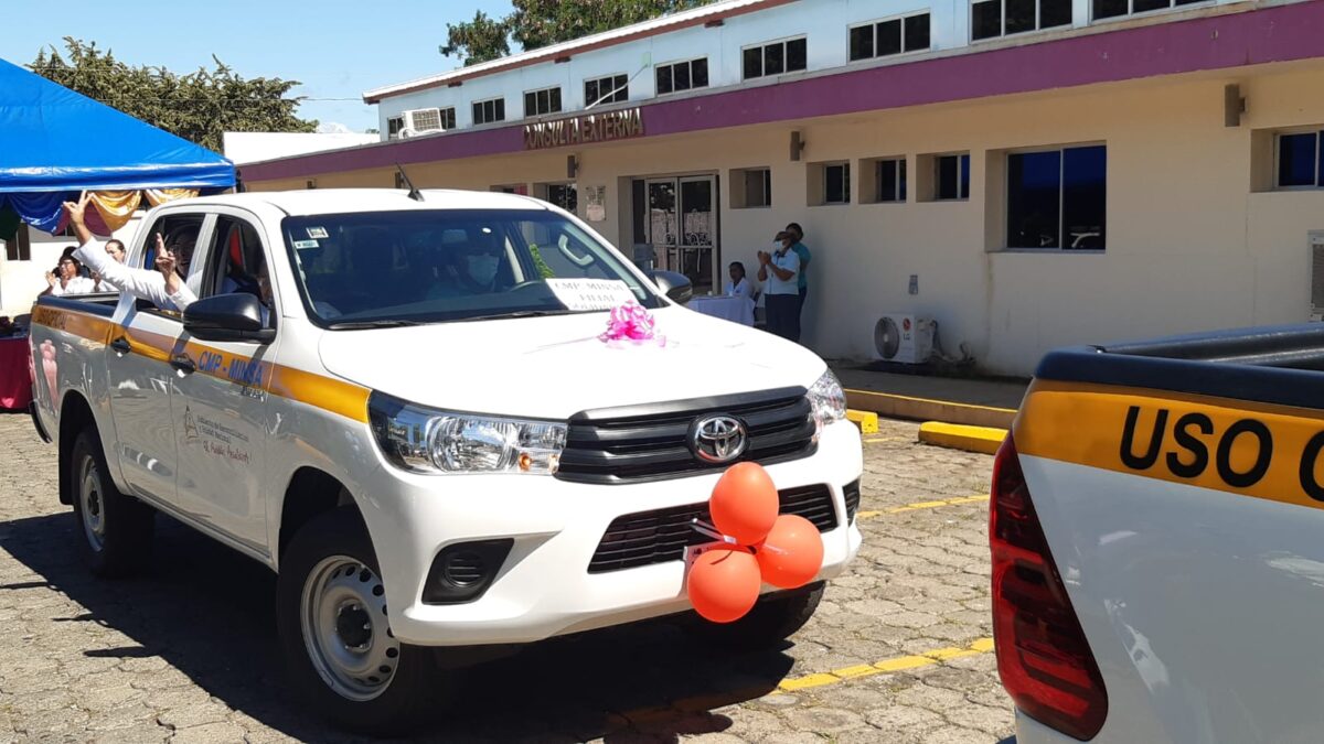 Entregan tres camionetas a clínicas médicas previsionales de Nicaragua