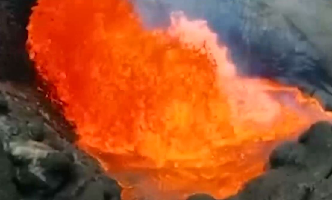 Captan la erupción del volcán Shiveluch, uno de los más grandes de la península Kamchatka
