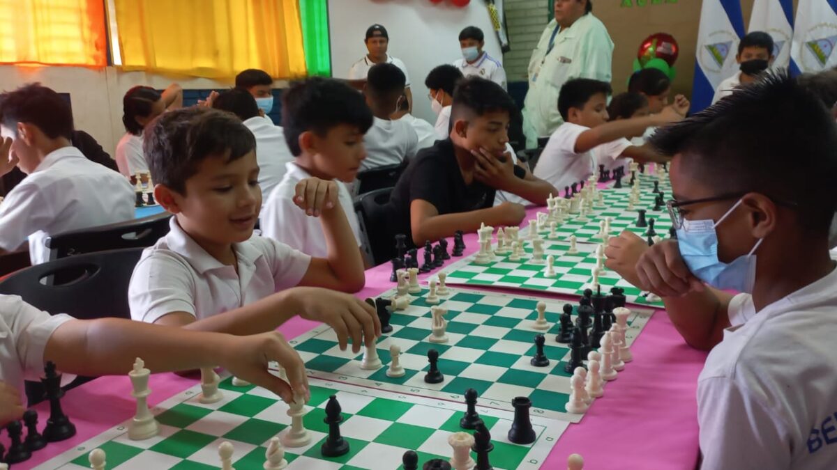 Estudiantes aprovechan torneos de ajedrez para desarrollar capacidades cognitivas