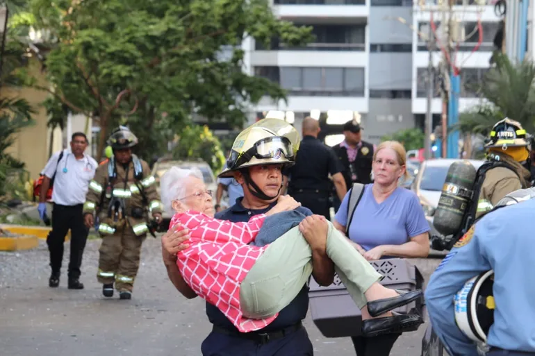 Varios heridos tras explosión de edificio residencial en Panamá