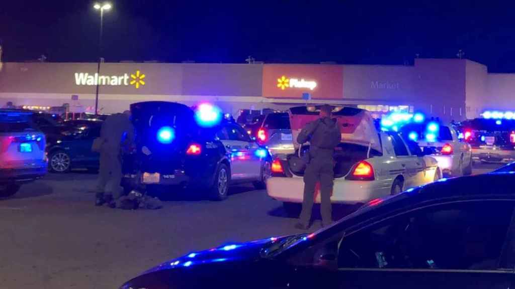 Siete muertos y varios heridos deja tiroteo en un supermercado Walmart en EE.UU.