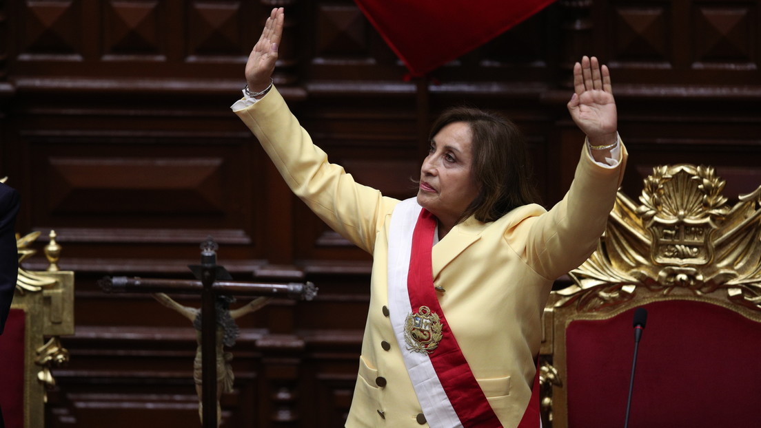 Dina Boluarte es juramentada como nueva presidenta de Perú