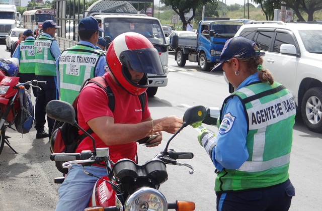 Policía de Tránsito aplica más de 2 mil 500 multas a motociclistas irresponsables