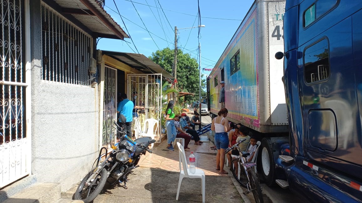 Familias del barrio Recreo Central atienden su salud en clínica móvil