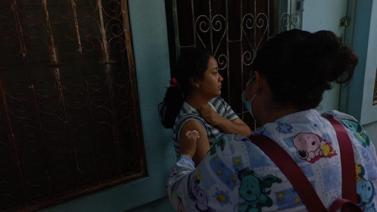 Más personas del barrio Recreo Norte se vacunan para protegerse de la Covid-19