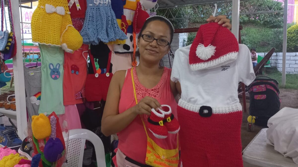 Prendas de vestir tejidas y juguetes artesanales con buena demanda en Parque de Ferias