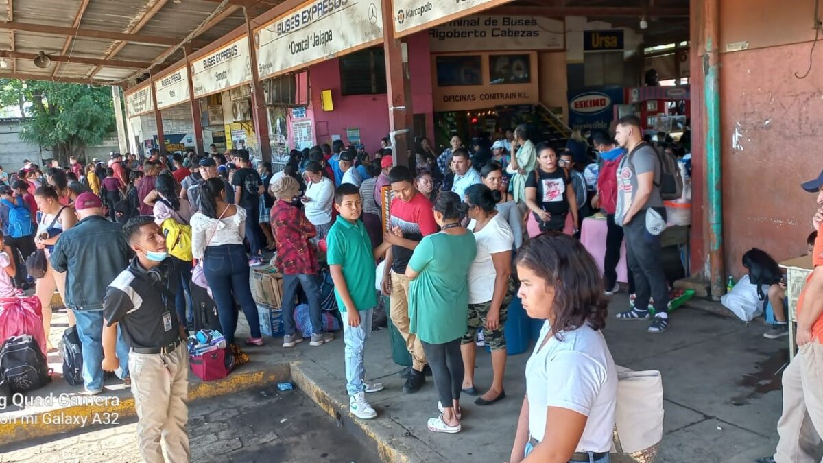 Aumenta flujo de pasajeros en la terminal de buses del mercado Mayoreo