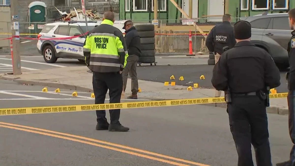 Reportan dos heridos en tiroteo cerca de escuela en Boston, EE.UU.