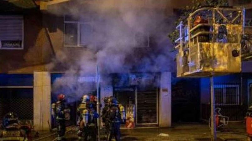 Incendio en edificio residencial de Francia deja diez muertos