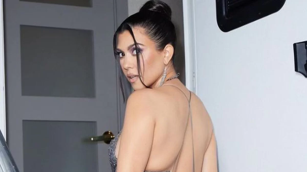 Kourtney Kardashian sorprende a sus seguidores con atrevido look