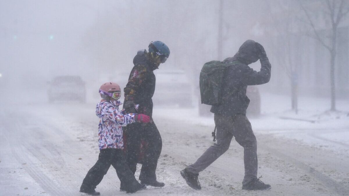 Al menos 13 personas mueren por tormenta invernal en EE.UU.