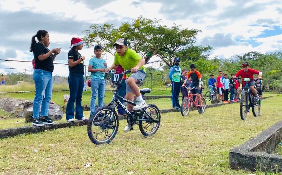 Realizan rally ciclístico navideño en Boaco