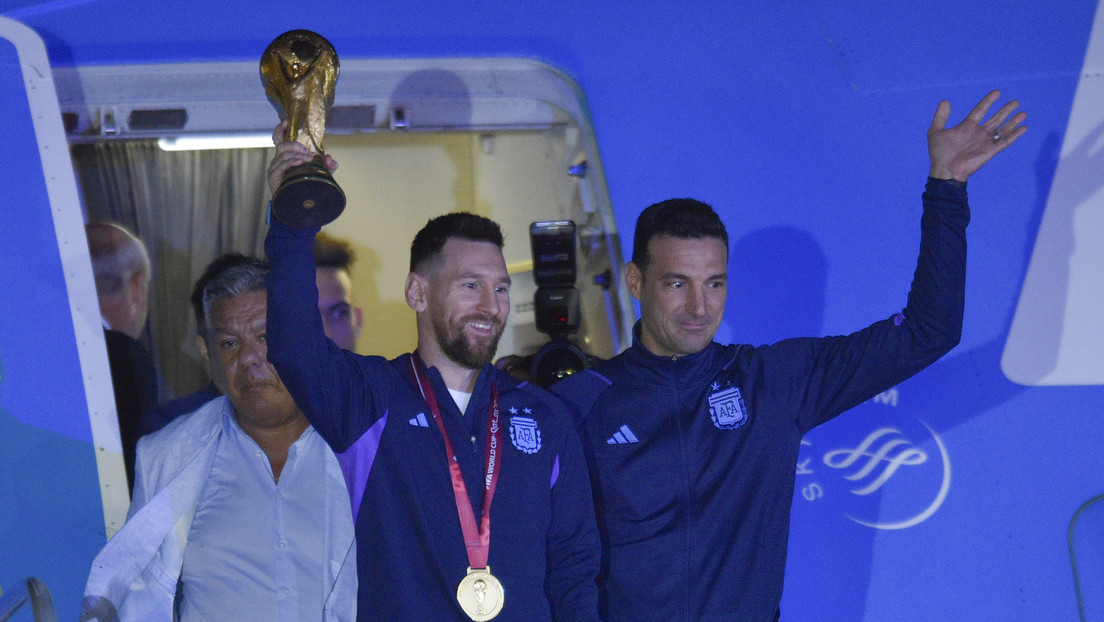 Selección argentina llega a Buenos Aires tras su victoria en el Mundial