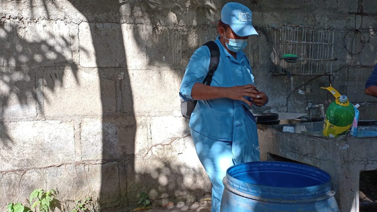 Batalla contra el zancudo Aedes Aegyptis continúa en los barrios de la capital